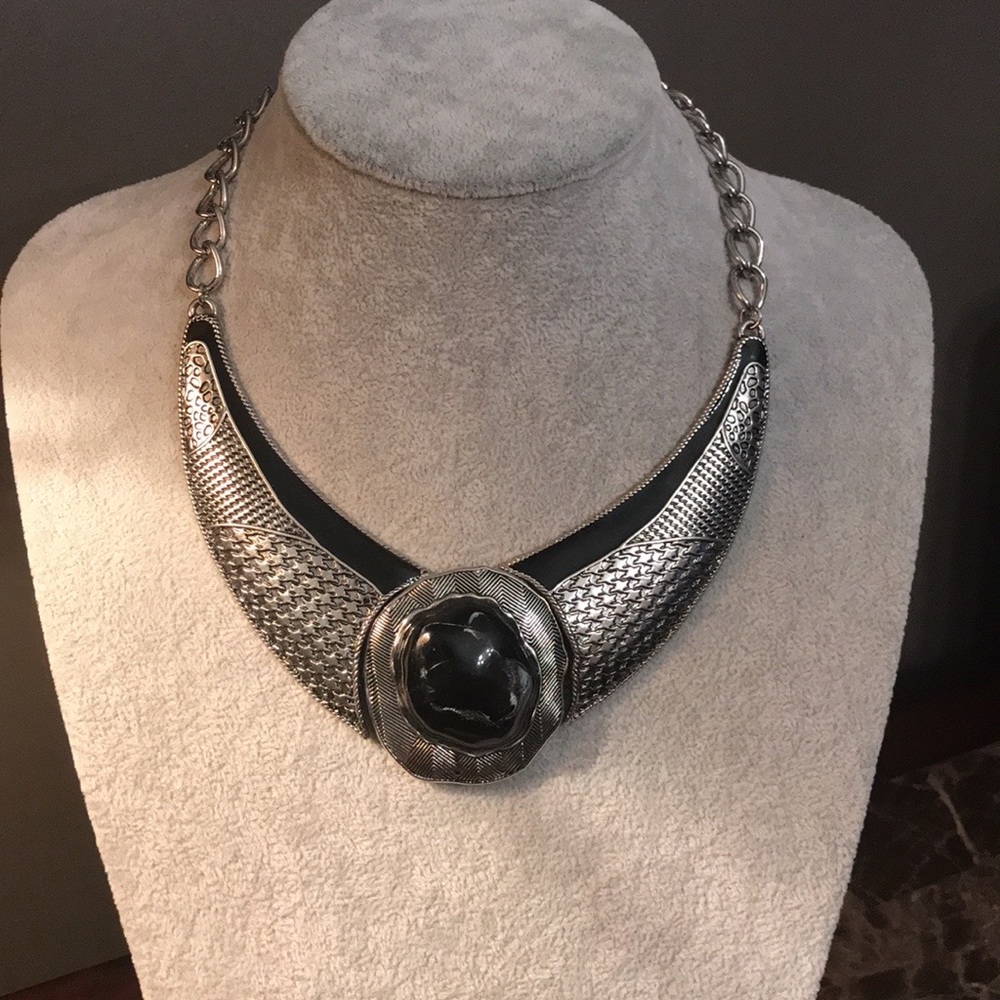 🆕 Gorgeous necklace and earrings set. - Picture 3 of 11